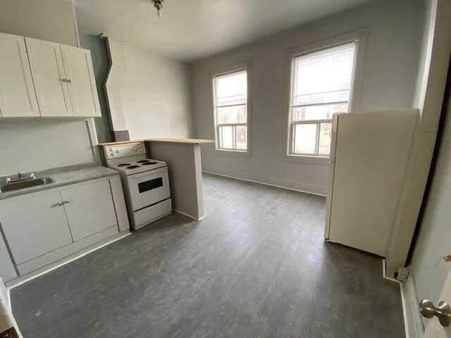 124 Jarvis St, House attached with 3 bedrooms, 1 bathrooms and 0 parking in Toronto ON | Image 1