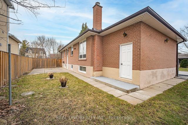89 Codsell Ave, House detached with 3 bedrooms, 2 bathrooms and 3 parking in Toronto ON | Image 18