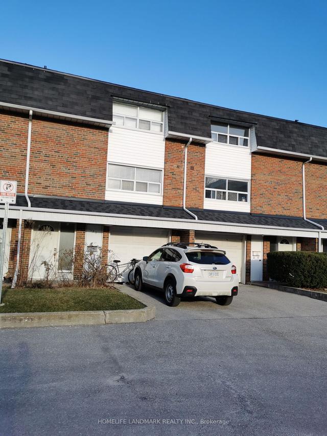 123 Purpledusk Tr, Townhouse with 3 bedrooms, 2 bathrooms and 2 parking in Toronto ON | Image 3