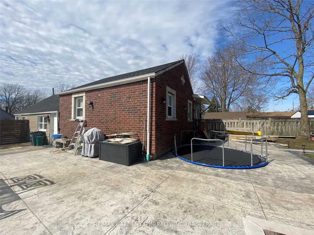 498 North Mill St, House detached with 3 bedrooms, 1 bathrooms and 3 parking in Fort Erie ON | Image 14
