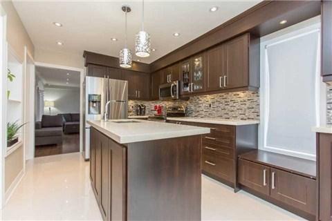 102 Muirland Cres, House detached with 4 bedrooms, 4 bathrooms and 4 parking in Brampton ON | Image 3
