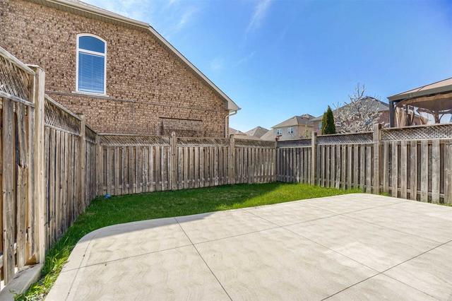 27 Amethyst Circ, House semidetached with 3 bedrooms, 3 bathrooms and 3 parking in Brampton ON | Image 13
