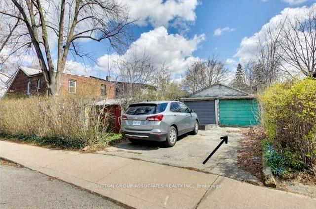 131 Maplewood Ave, House semidetached with 3 bedrooms, 2 bathrooms and 2 parking in Toronto ON | Image 6