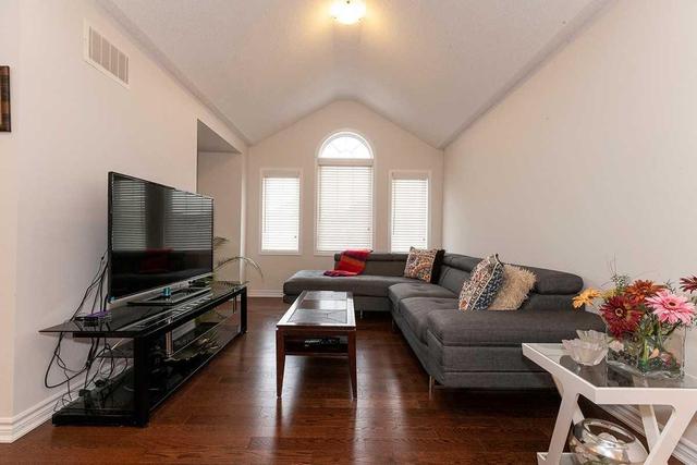 330 Trudeau Dr, House detached with 3 bedrooms, 3 bathrooms and 1 parking in Milton ON | Image 12
