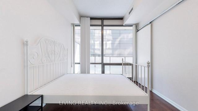 1303 - 832 Bay St, Condo with 2 bedrooms, 2 bathrooms and 1 parking in Toronto ON | Image 14