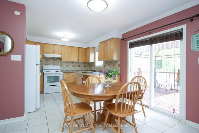 43 Rosemeadow Cres, House attached with 3 bedrooms, 3 bathrooms and 4 parking in Clarington ON | Image 5