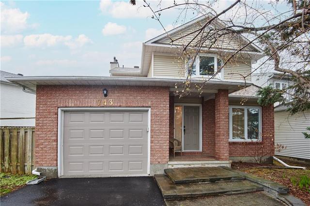 743 Farmbrook Crescent, House detached with 3 bedrooms, 3 bathrooms and 3 parking in Ottawa ON | Image 2