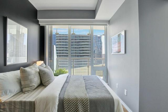1809 - 197 Yonge St, Condo with 3 bedrooms, 2 bathrooms and 1 parking in Toronto ON | Image 13
