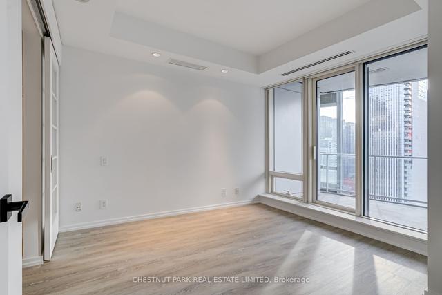 2903 - 180 University Ave, Condo with 1 bedrooms, 2 bathrooms and 1 parking in Toronto ON | Image 4