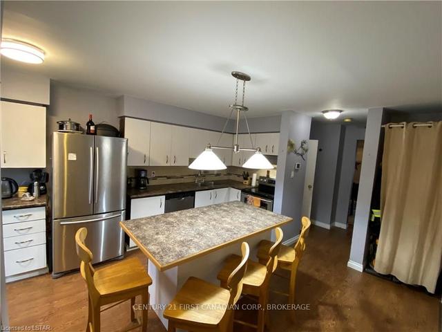 34 - 120 Centre St, Condo with 3 bedrooms, 2 bathrooms and 2 parking in London ON | Image 11