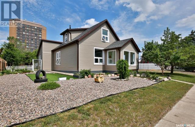 224 River Street E, House detached with 4 bedrooms, 3 bathrooms and null parking in Moose Jaw SK | Image 1