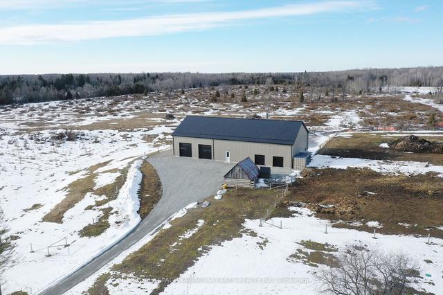 425 Digby Laxton Boundar Rd, House detached with 1 bedrooms, 2 bathrooms and 20 parking in Kawartha Lakes ON | Image 23