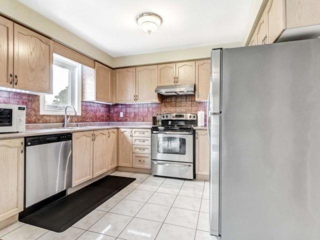 103 Woodhaven Dr, House detached with 3 bedrooms, 3 bathrooms and 2 parking in Brampton ON | Image 6