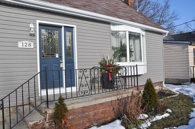 128 Bridge St W, House detached with 3 bedrooms, 1 bathrooms and 3 parking in Waterloo ON | Image 11