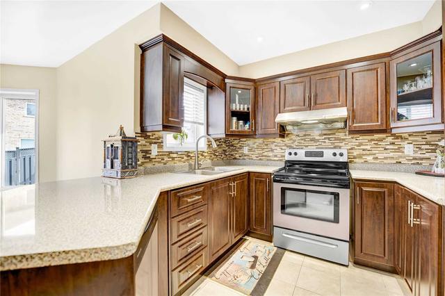 81 Whitehouse Cres, House detached with 4 bedrooms, 4 bathrooms and 6 parking in Brampton ON | Image 8