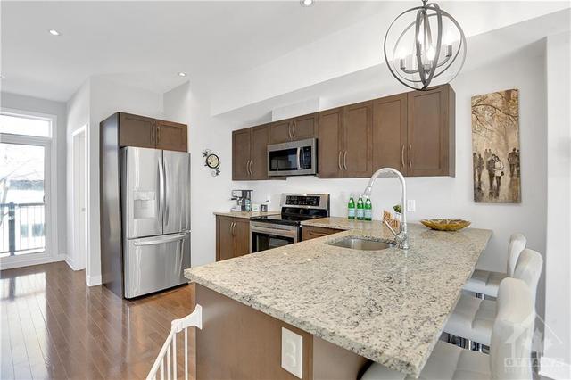 606 Terravita Private, Townhouse with 3 bedrooms, 3 bathrooms and 2 parking in Ottawa ON | Image 10