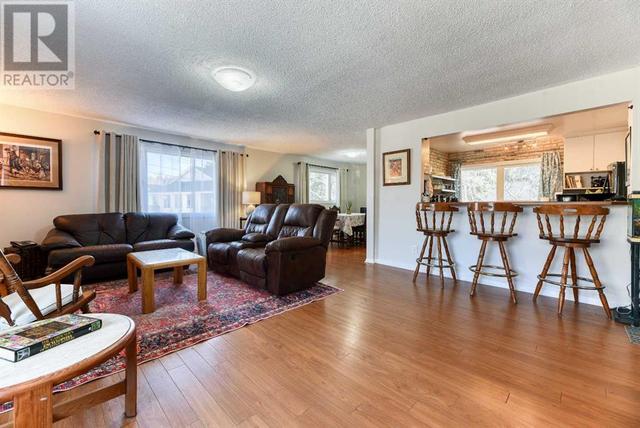 5924 Bow Crescent Nw, House detached with 4 bedrooms, 2 bathrooms and 4 parking in Calgary AB | Image 9