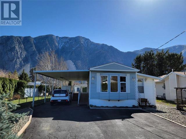 715 10th Avenue, House detached with 2 bedrooms, 2 bathrooms and null parking in Keremeos BC | Image 1