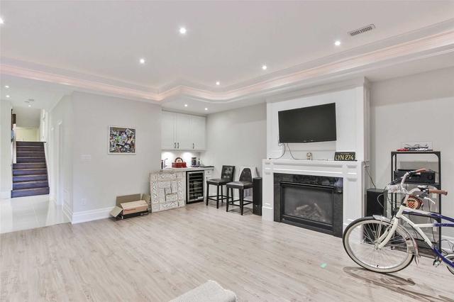 16b Chauncey Ave, House detached with 4 bedrooms, 4 bathrooms and 4 parking in Toronto ON | Image 25