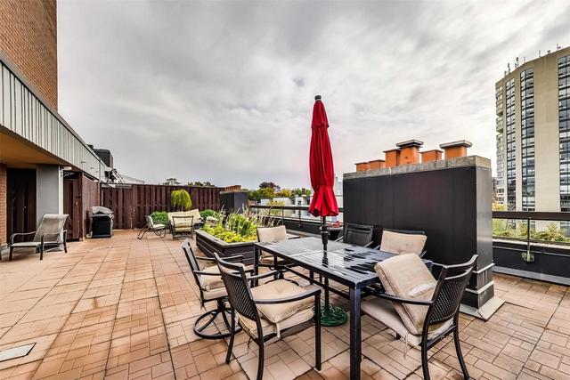 702 - 70 Montclair Ave, Condo with 2 bedrooms, 2 bathrooms and 1 parking in Toronto ON | Image 2