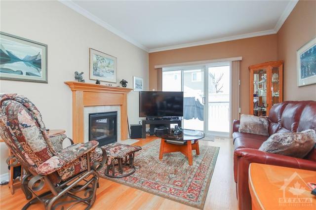 27 Upwood Street, House detached with 3 bedrooms, 3 bathrooms and 3 parking in Ottawa ON | Image 20