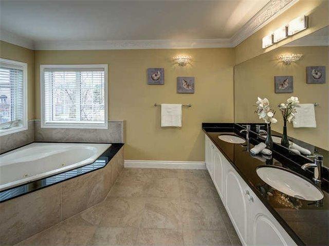 8 Vandermeer Dr, House detached with 4 bedrooms, 7 bathrooms and 8 parking in Markham ON | Image 11