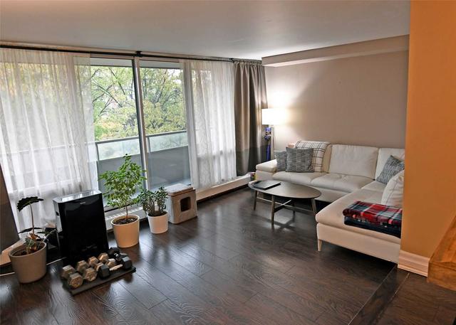 411 - 9 Four Winds Dr, Condo with 2 bedrooms, 1 bathrooms and 1 parking in Toronto ON | Image 1
