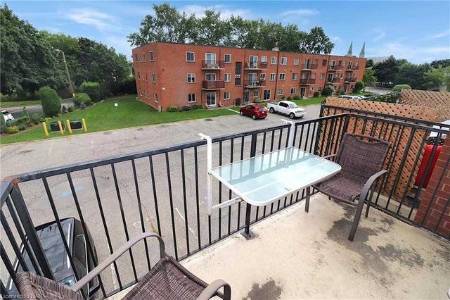 31 - 452 Carlton St, Condo with 2 bedrooms, 1 bathrooms and 1 parking in St. Catharines ON | Image 5
