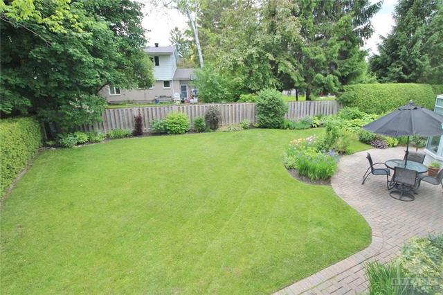 8 Trimble Crescent, House detached with 4 bedrooms, 2 bathrooms and 3 parking in Ottawa ON | Image 26