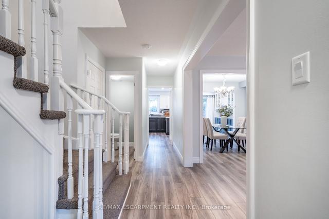 2 - 2051 Merchants Gate, Townhouse with 3 bedrooms, 3 bathrooms and 2 parking in Oakville ON | Image 23