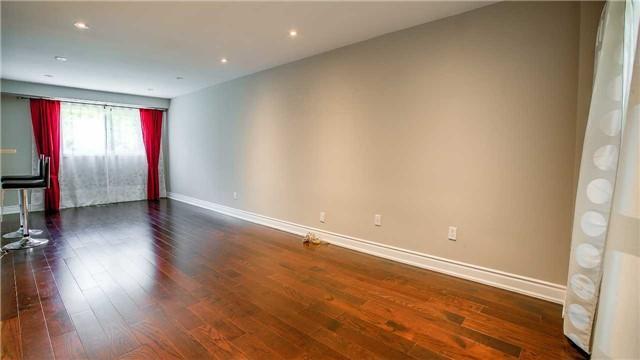 80 Lund St, House attached with 3 bedrooms, 4 bathrooms and 4 parking in Richmond Hill ON | Image 2