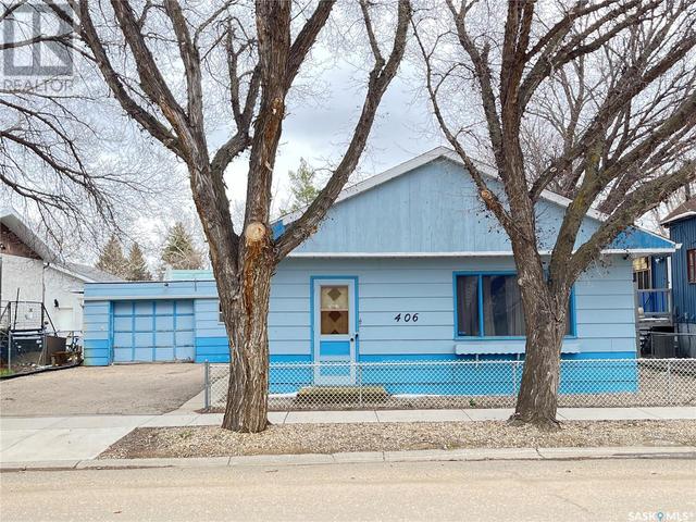 406 Sidney Street, House detached with 2 bedrooms, 1 bathrooms and null parking in Maple Creek SK | Image 1