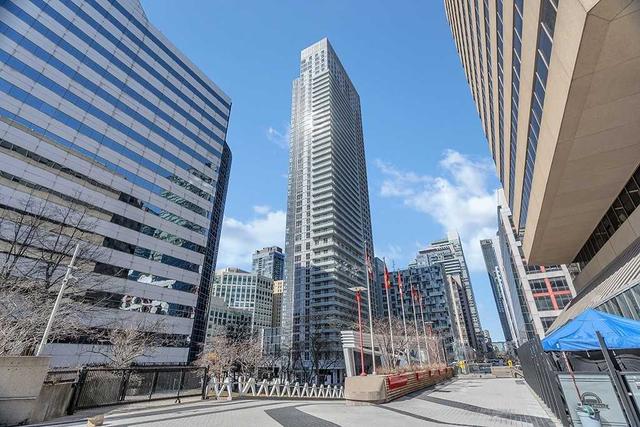 810 - 300 Front St W, Condo with 2 bedrooms, 2 bathrooms and 1 parking in Toronto ON | Image 1