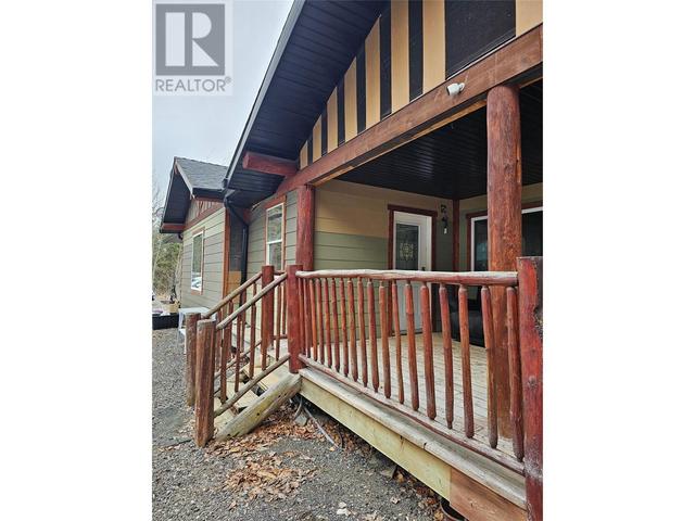 1395 Jackpine Road, House detached with 2 bedrooms, 2 bathrooms and 2 parking in Central Okanagan BC | Image 3