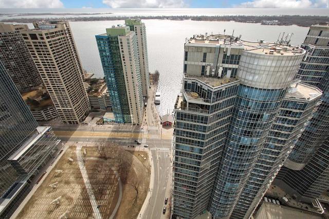4305 - 10 York St, Condo with 2 bedrooms, 2 bathrooms and 1 parking in Toronto ON | Image 13