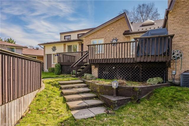 25 Columbus Cres, House detached with 3 bedrooms, 3 bathrooms and 4 parking in Guelph ON | Image 33