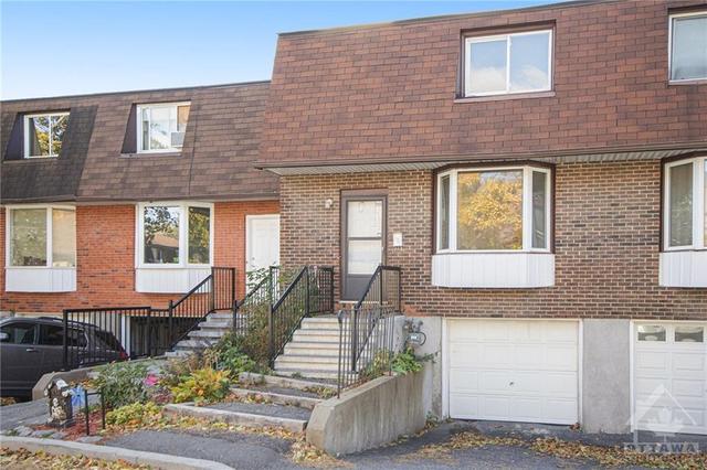 3094 Armada Avenue, Townhouse with 4 bedrooms, 3 bathrooms and 2 parking in Ottawa ON | Card Image