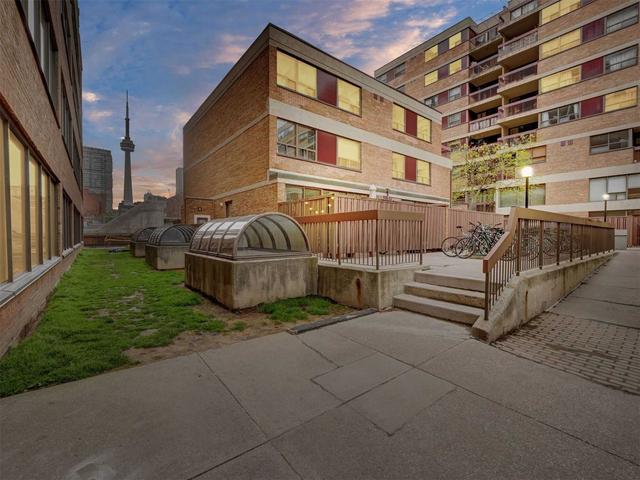 th03 - 89 Mccaul St, Townhouse with 4 bedrooms, 3 bathrooms and 0 parking in Toronto ON | Image 1