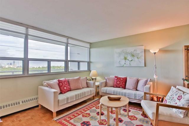 1404 - 360 Ridelle Ave, Condo with 2 bedrooms, 1 bathrooms and 1 parking in Toronto ON | Image 5