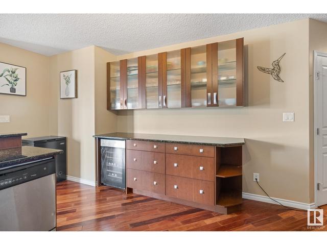 404 - 9707 106 St Nw, Condo with 2 bedrooms, 2 bathrooms and 2 parking in Edmonton AB | Image 4
