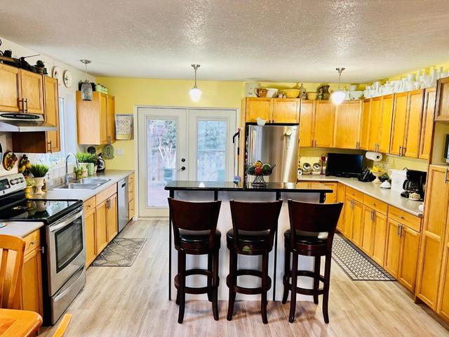 316 3rd Avenue S, House detached with 3 bedrooms, 3 bathrooms and 4 parking in Creston BC | Image 3