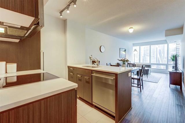 1806 - 295 Adelaide St W, Condo with 1 bedrooms, 1 bathrooms and 1 parking in Toronto ON | Image 8