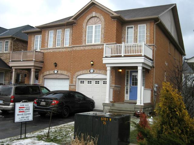 1104 Houston Dr, House semidetached with 3 bedrooms, 3 bathrooms and null parking in Milton ON | Image 1