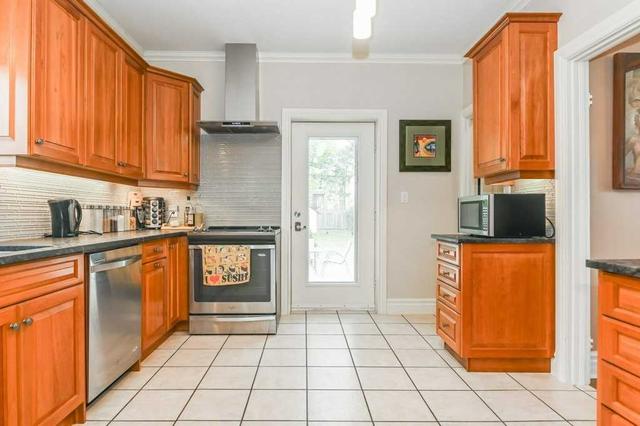 39 Delhi St, House detached with 3 bedrooms, 3 bathrooms and 2 parking in Guelph ON | Image 3