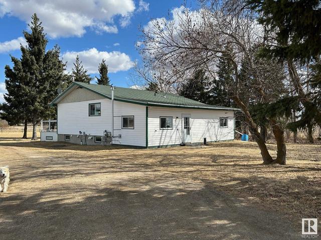 60218 Rr 210, House detached with 2 bedrooms, 1 bathrooms and null parking in Thorhild County AB | Image 30