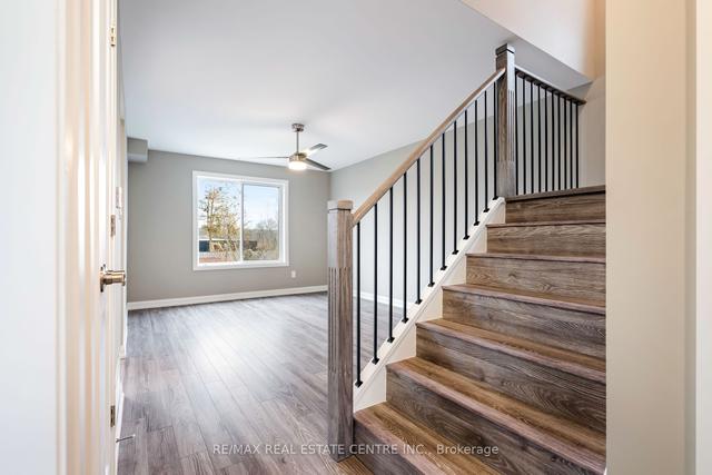 19 Orange St, House semidetached with 3 bedrooms, 3 bathrooms and 4 parking in Orangeville ON | Image 2