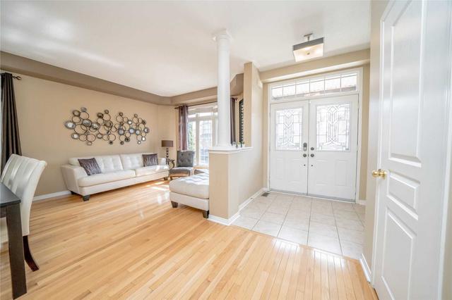 32 Hosta Ave, House detached with 4 bedrooms, 5 bathrooms and 4 parking in Markham ON | Image 2