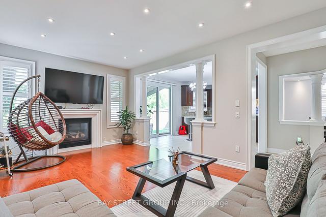 9 Motley Crt, House detached with 4 bedrooms, 6 bathrooms and 5 parking in Richmond Hill ON | Image 7