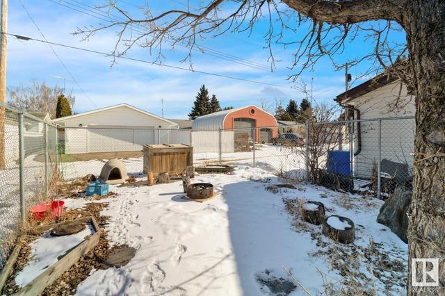 5228 54 Av, House detached with 3 bedrooms, 2 bathrooms and null parking in Mundare AB | Image 43