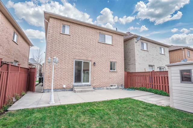 73 Pauline Cres, House detached with 3 bedrooms, 4 bathrooms and 5 parking in Brampton ON | Image 9